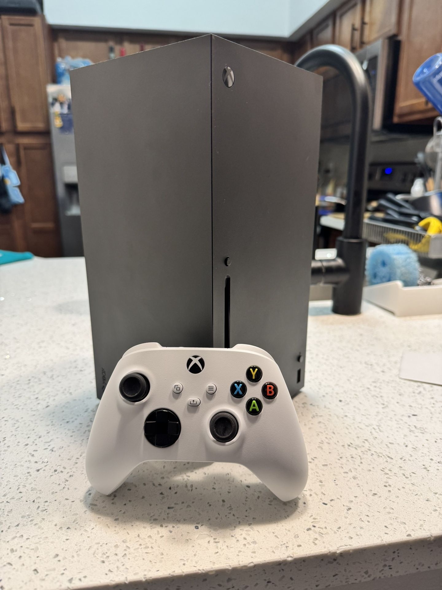 Xbox Series X + Wireless controller - Excellent Condition