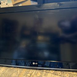 32 Inch LG TV With Wall Mount 