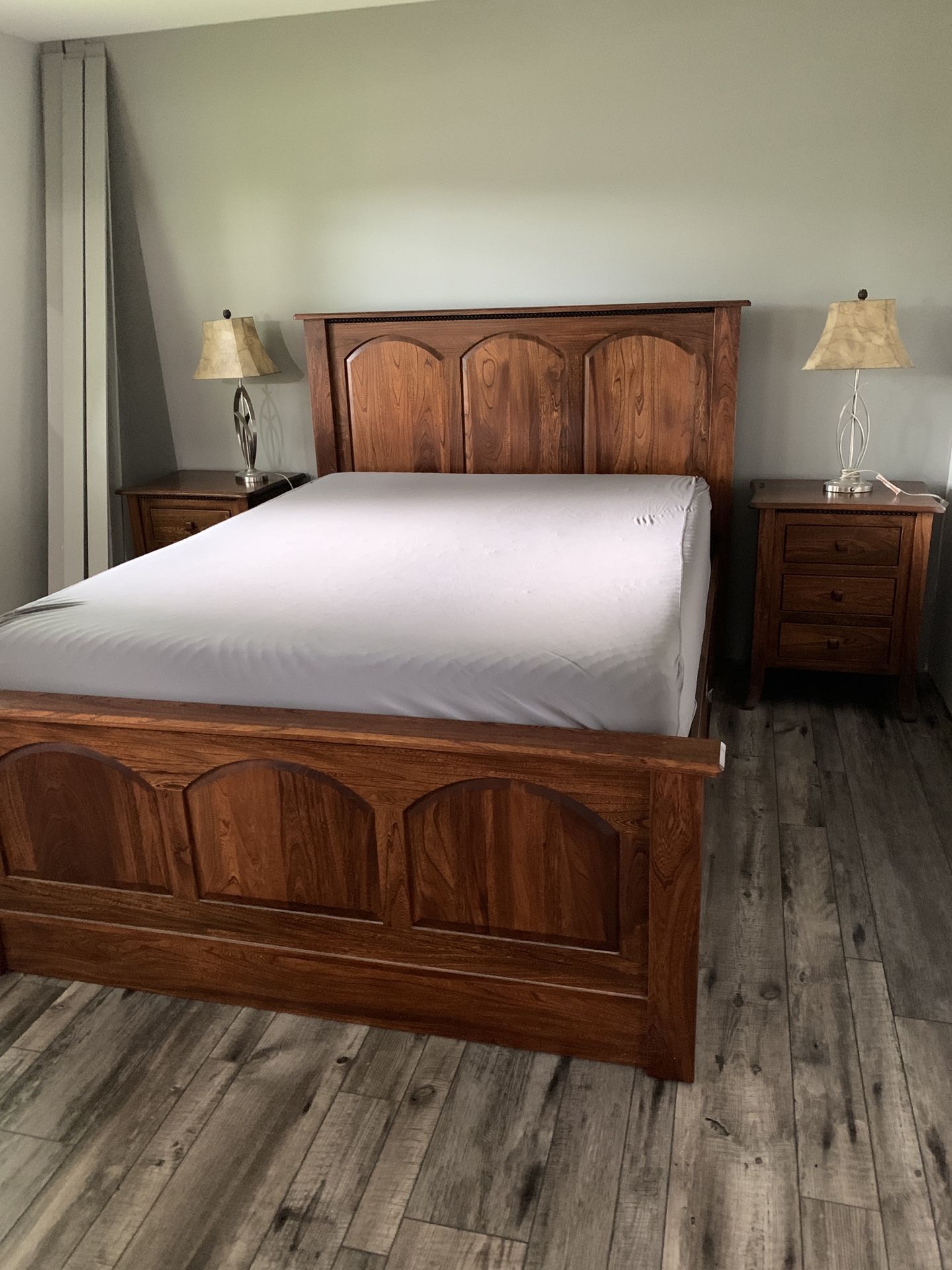 Queen size, elm wood Amish bedroom set