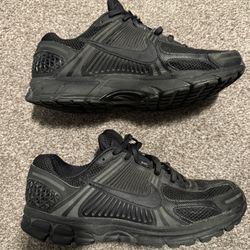 Nike Zoom Vomero 5 Triple Black