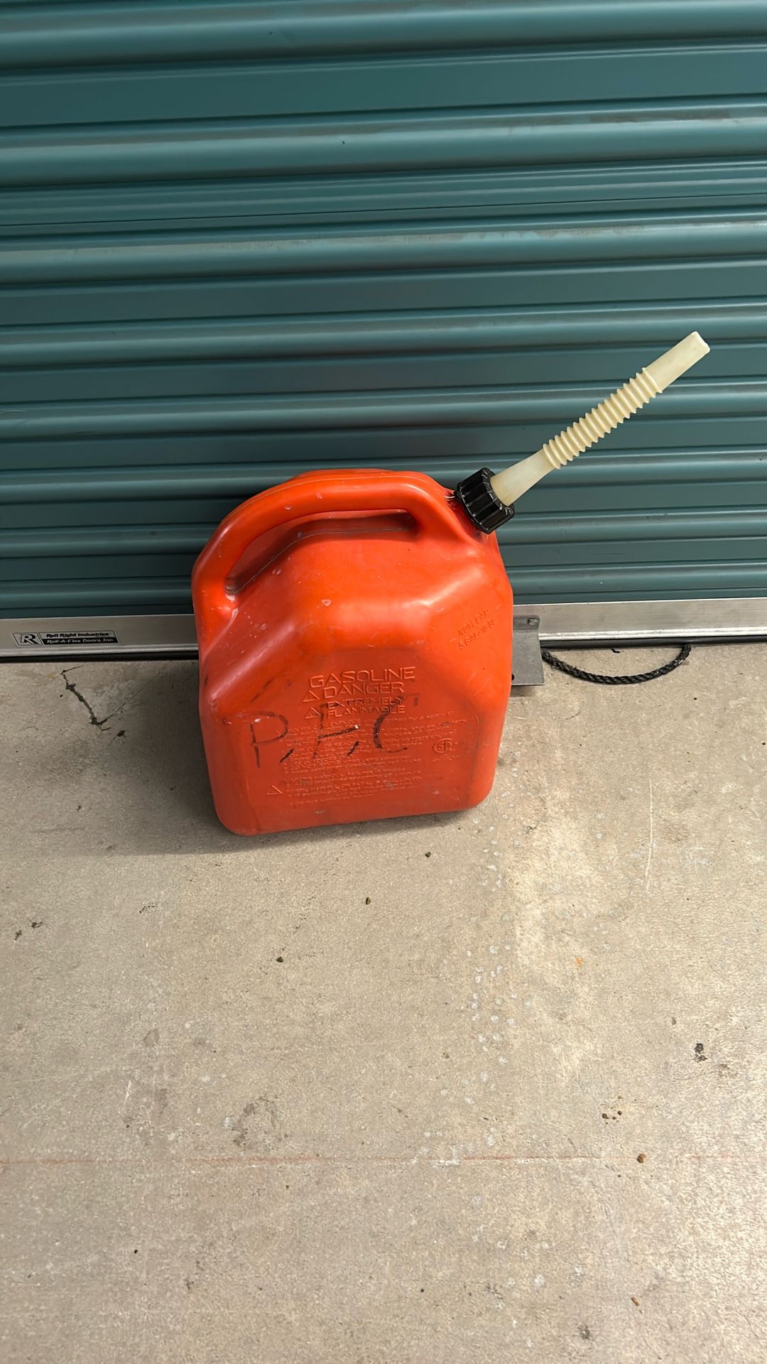 Gas can 5 gallons