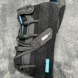 New Ossur Form Fit and Adjustable Universal Left Handed Wrist and Thumb Brace!