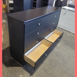 Eight drawers dresser