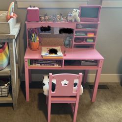 Kids Desk & Chair Set