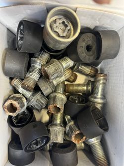 VW Lug/stud (wheel Lock) And Plastic Lug Covers