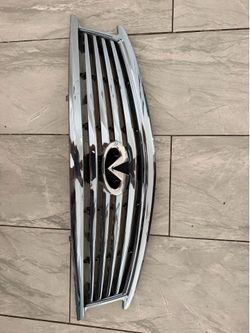 INFINITI car grill