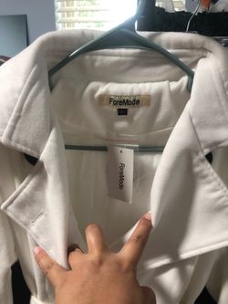 A white jacket Fore Mode. L