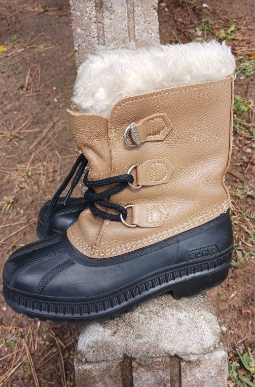Size 2 Kids Sorell Snow Boots