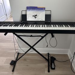 black key board piano