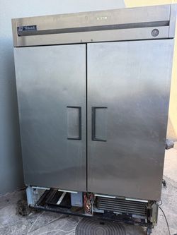 Not Working - True 2-door reach in freezer