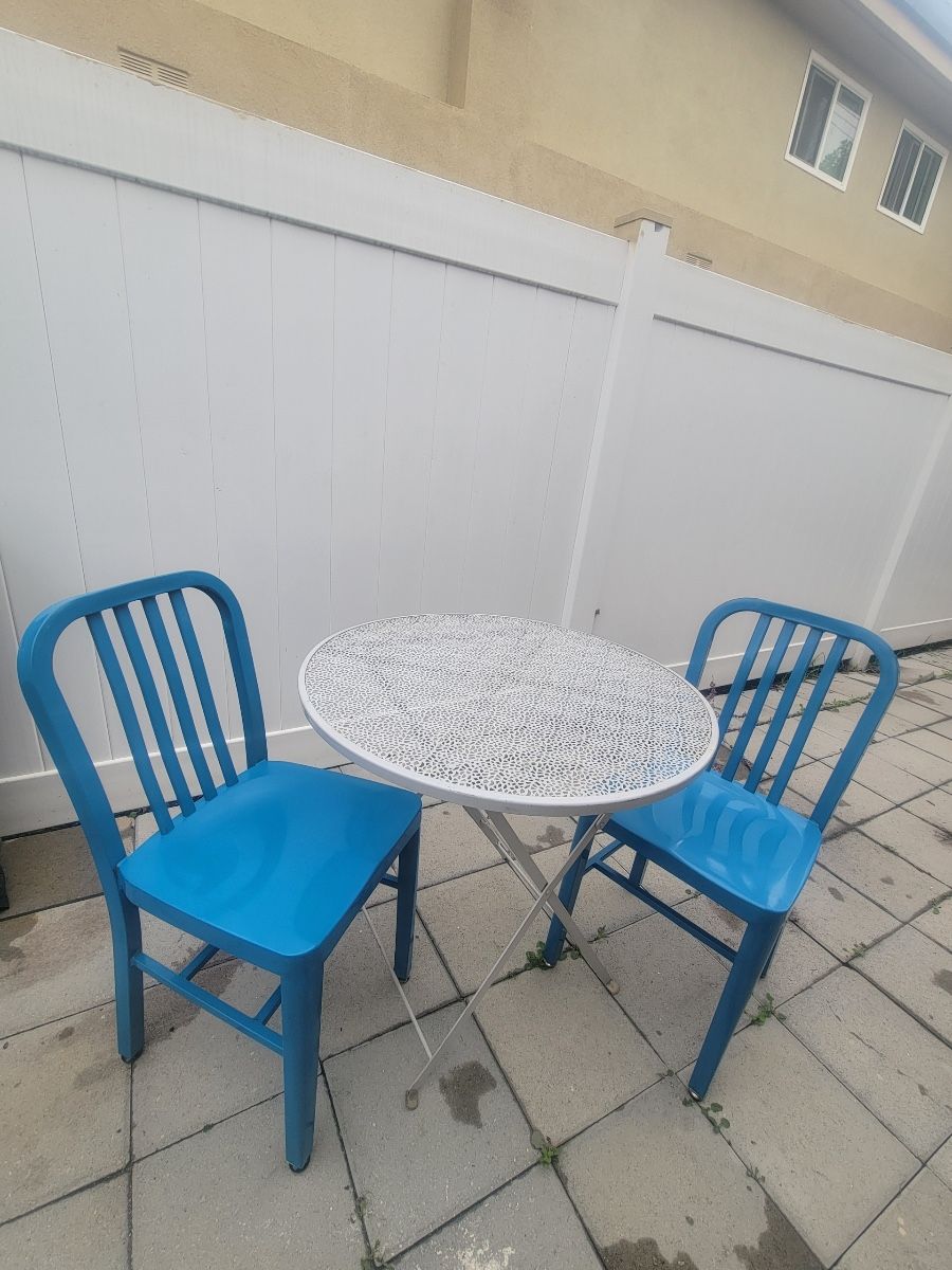 Folding Table And 2 Chairs 🪑🪑