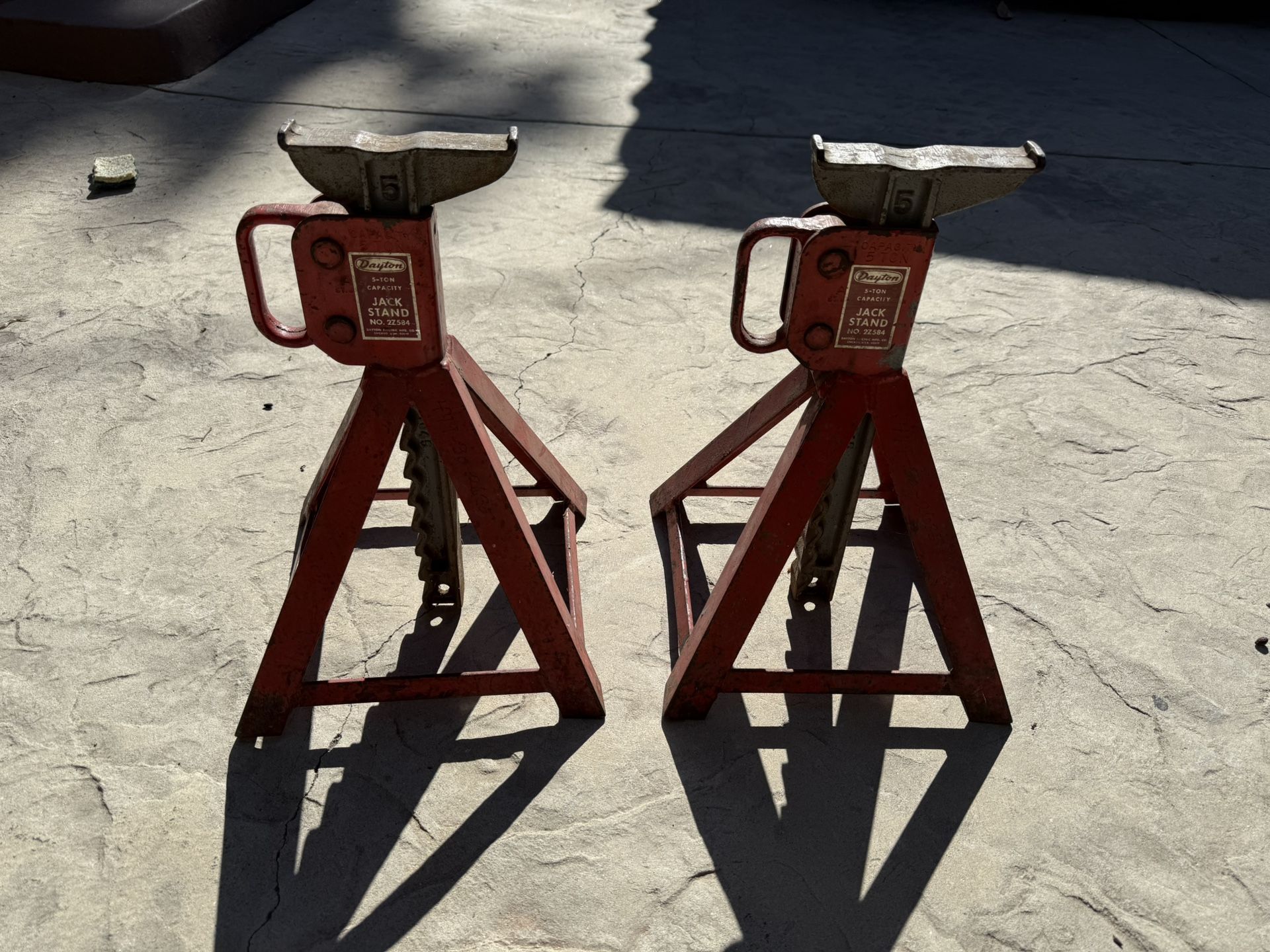 Dayton 5-ton Jack Stands