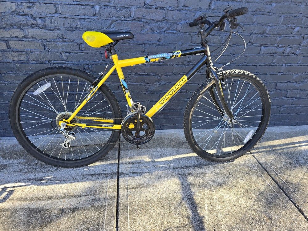 Like New Men's 26" Titan Mountain Bike
