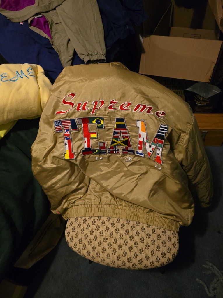 Supreme Team Puffy Jacket 'Gold XL