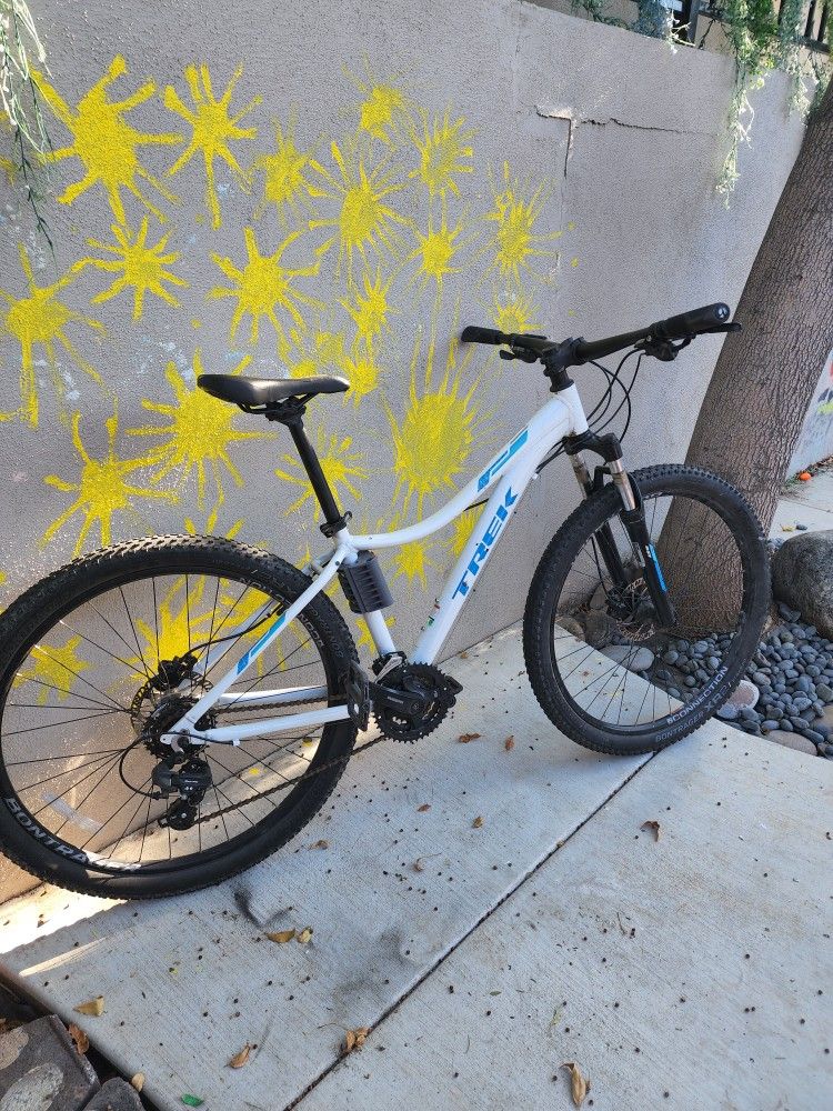 Trek SKYE 5 WOMENS MOUNTAIN BIKE medium