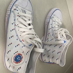 PF FLYERS  MENS SIZE 7.WOMENS 8 1/2