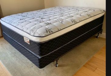 Queen size set mattress and box springs