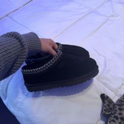 UGG tasman’s black size 6