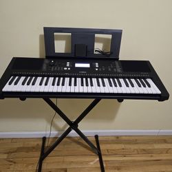 Piano- Keyboard  YAMAHA PSR E-373