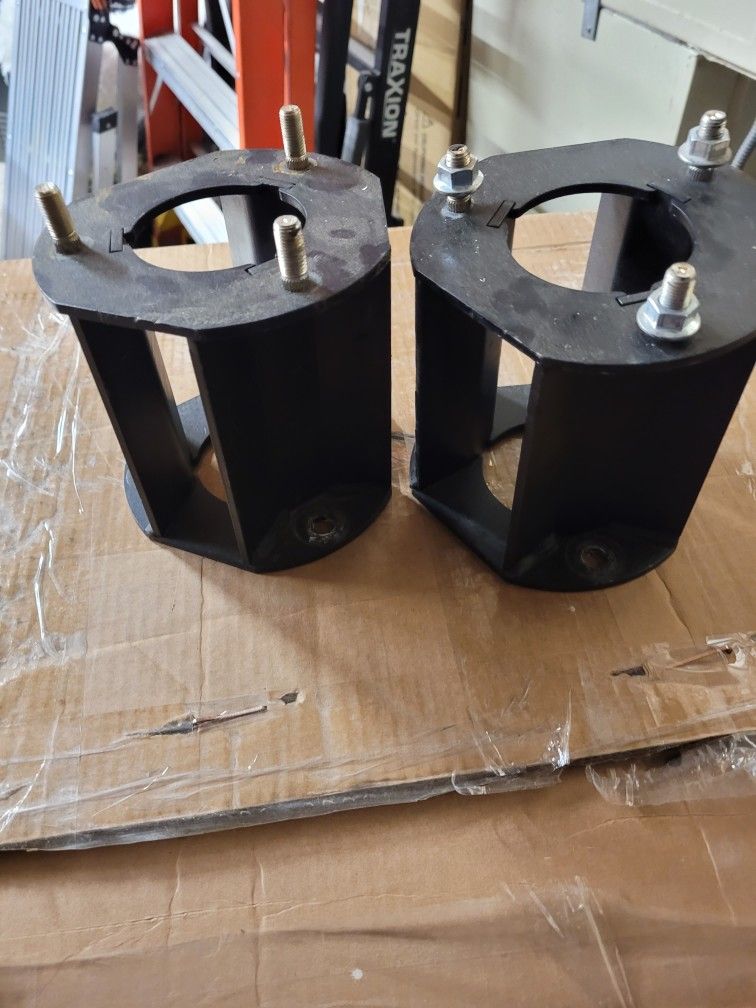 Rough country 6 inch strut space there 2014 to 2018 GMC or Chevy.