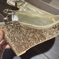 Golden Glittery Wedge Heels 👠 