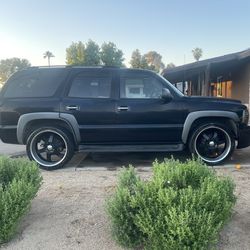 2004  black  Chevrolet Tahoe 