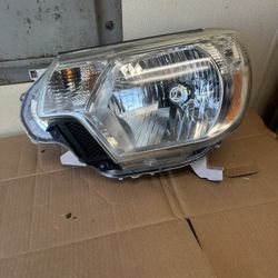 Toyota Tacoma 2013 OEM Headlights