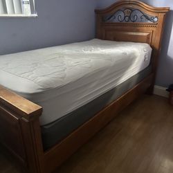 🏡 Beautiful Double Wooden Twin Bed Set - Everything You Need!