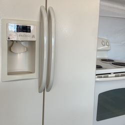 Matching Refrigerator and Stove and Electric GE Refrigerator and Stove