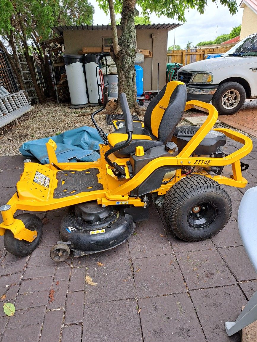 Lawn mower Zero Turn