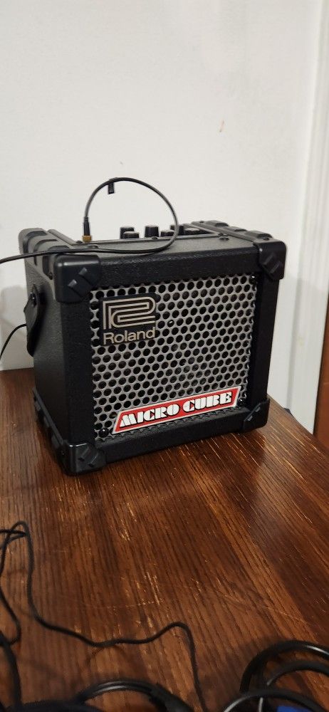++ ROLAND CuBE Compact PA / GUITAR Amp with MODELING effects