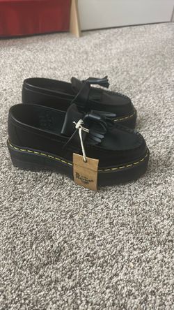 NWT NEW Dr. Martens Adrian Black
