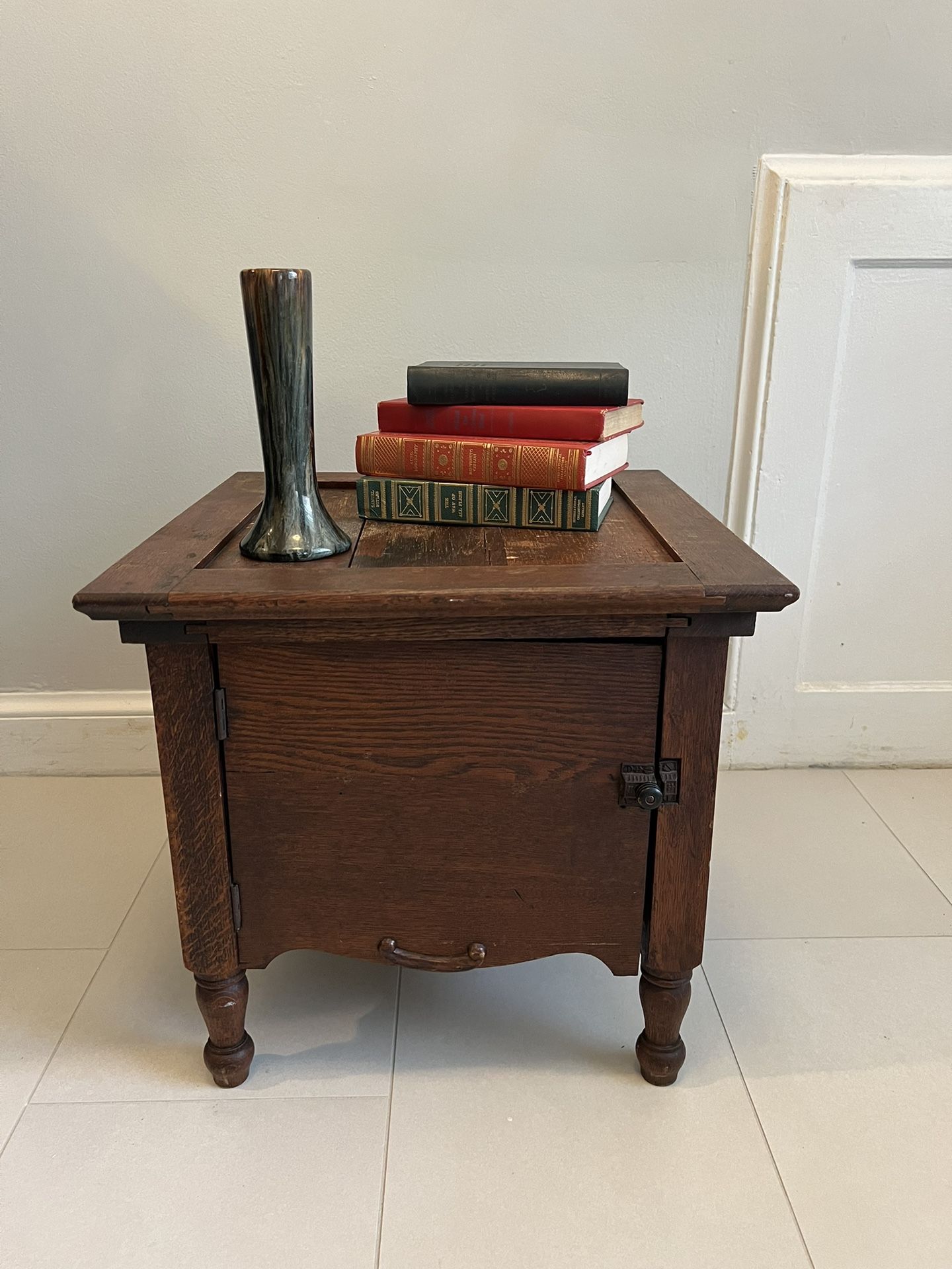 🪞 Antique Oak Commode Cabinet – Early 1900s Side Table / Storage Piece