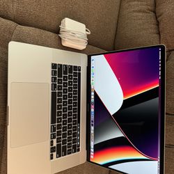 2019/2020 MacBook Pro 16”, i7 2.6ghz 6 Cores, 32gb ram,512gb.4GB graphic,79 Battery Cycles, Excellent