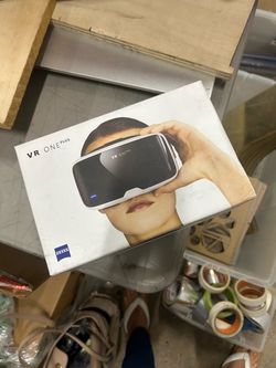 ZEISS VR ONE Plus Smartphone VR Headset