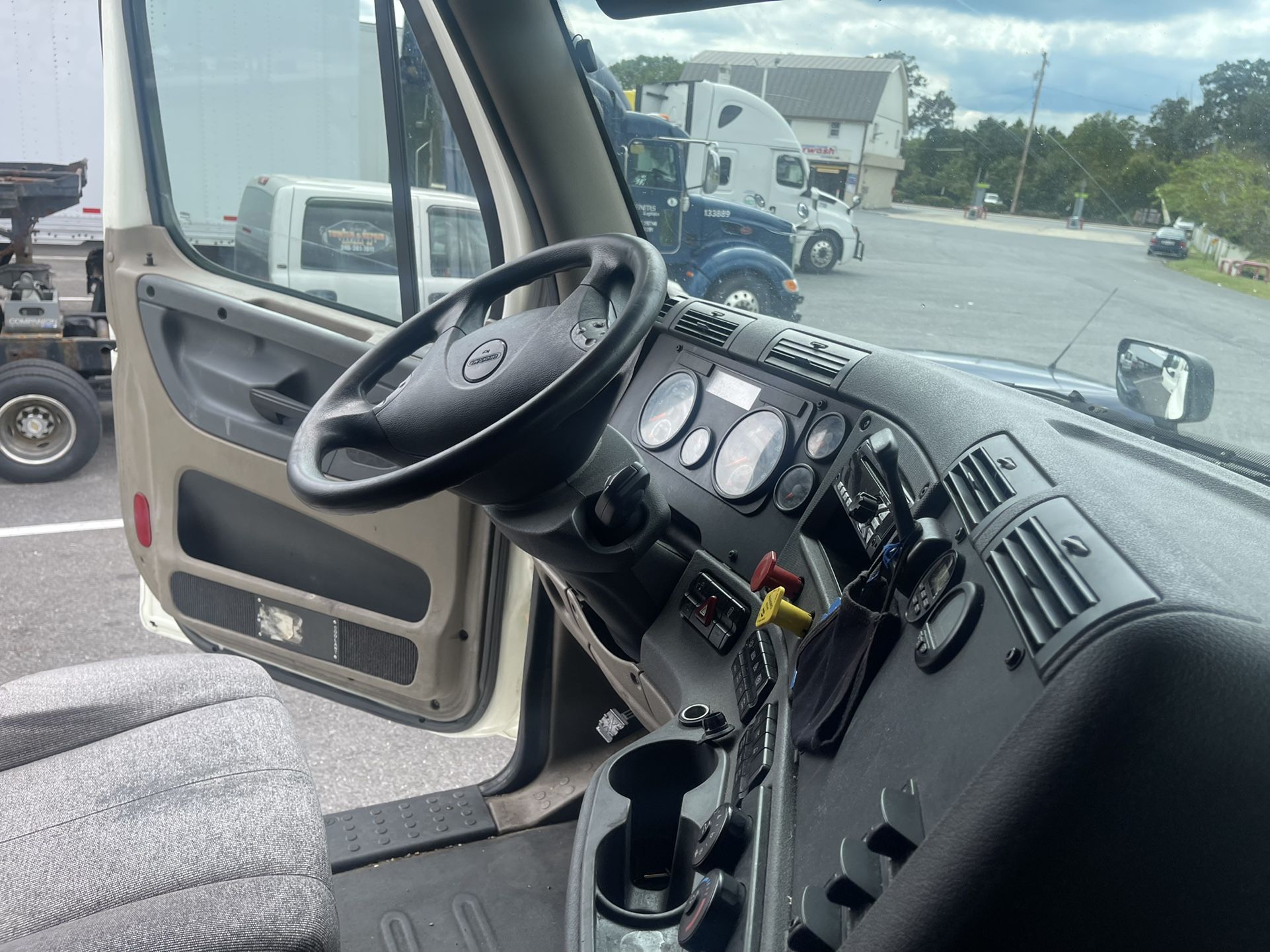 2016 FREIGHTLINER CASCADIA