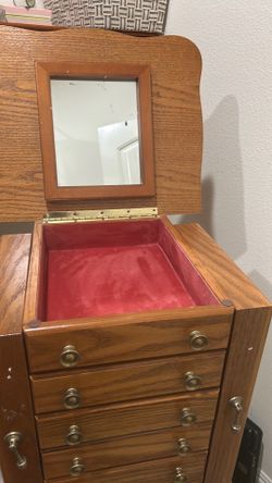 Jewelry cabinet