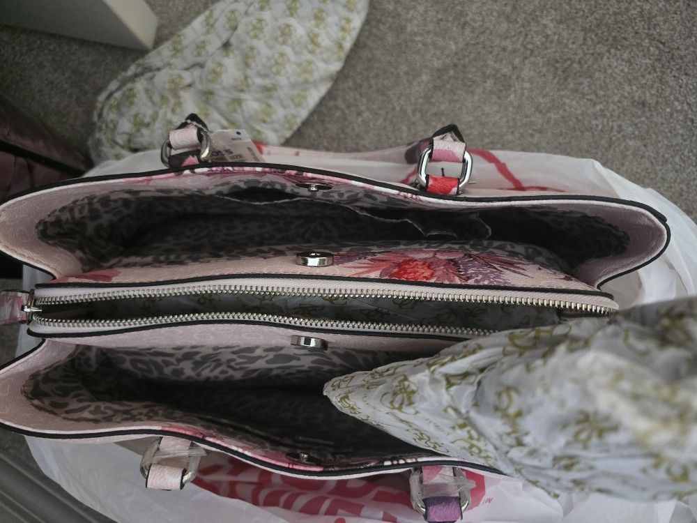 Nwt Large Multi Compartment Guess Handbag Purse Tote Blush Floral