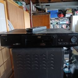 DVD PLAYER/REMOTECONTROL! MUST GO!