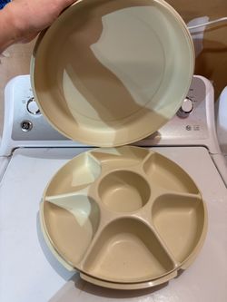 Vintage Tupperware Serving Center Tray & Lid (Almond / Beige)