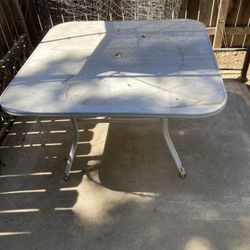 Free Outdoor Table 