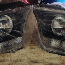 Headlight Assembly For A 2011 - 2013 Dodge Durango