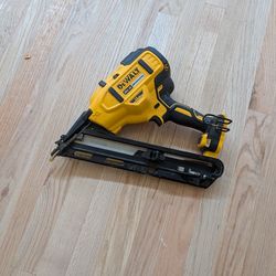 DeWalt   15 Gauge