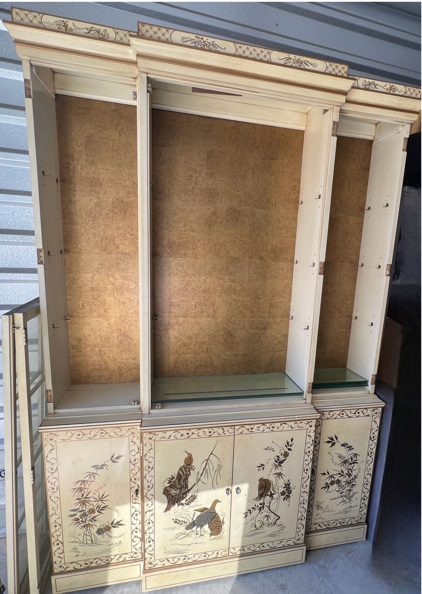 China Cabinet With Glass Shelves And Lighting