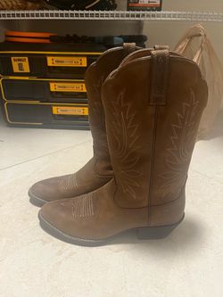 Women’s Ariat cowboy boots size 7.5