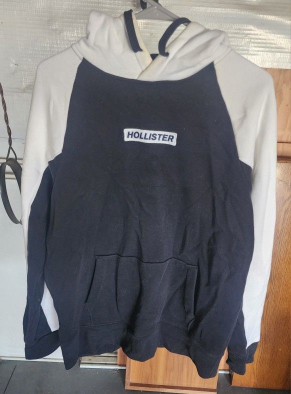 Sweatshirt.