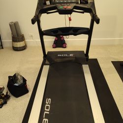 SOLE TT8 TREADMILL ( LIKE NEW & DELIVERY AVAILABLE TODAY)