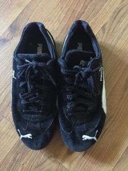 Pumas woman tennis shoes size 8