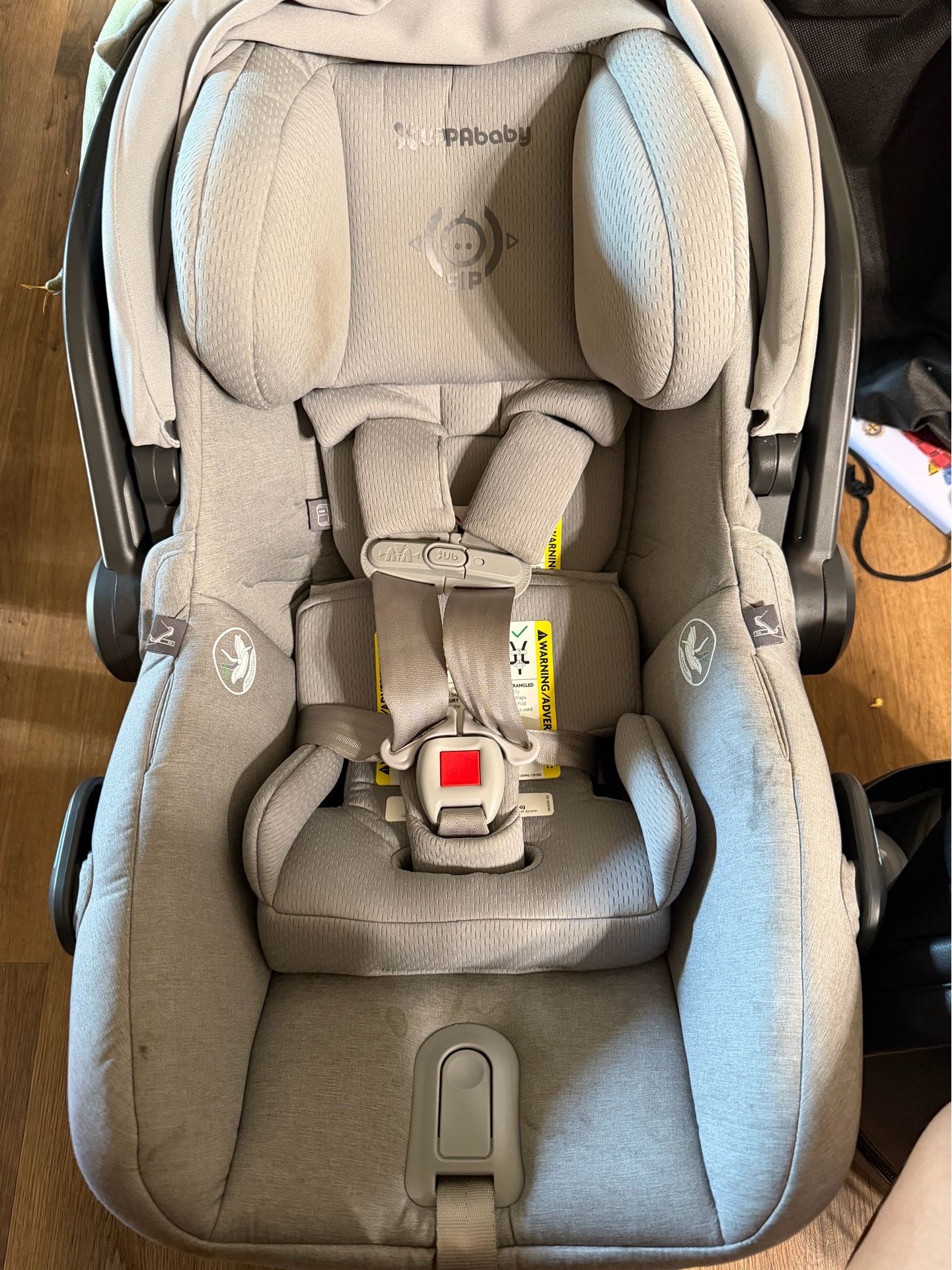 Uppa baby mesa v2 car seat