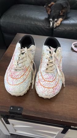 Indoor soccer shoes